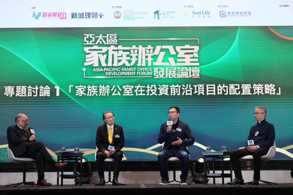 左起: 香港恒生大學協理副校長 (知識轉移)梁偉強先生、香港金銀業貿易場理事長張德熙先生、
NVIDIA AI 香港人工智能技術中心總經理羅建民先生、VCA Capital Limited, Managing Partner 李
立明先生