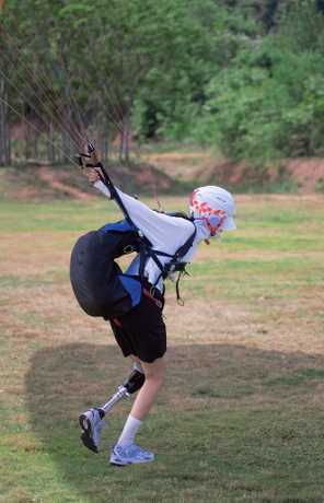 汶川地震-倖存者-感人故事-成長-截肢4