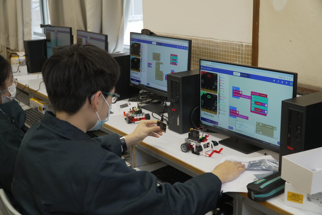 鄧顯紀念中學-津中-德育-steam-電子教學5