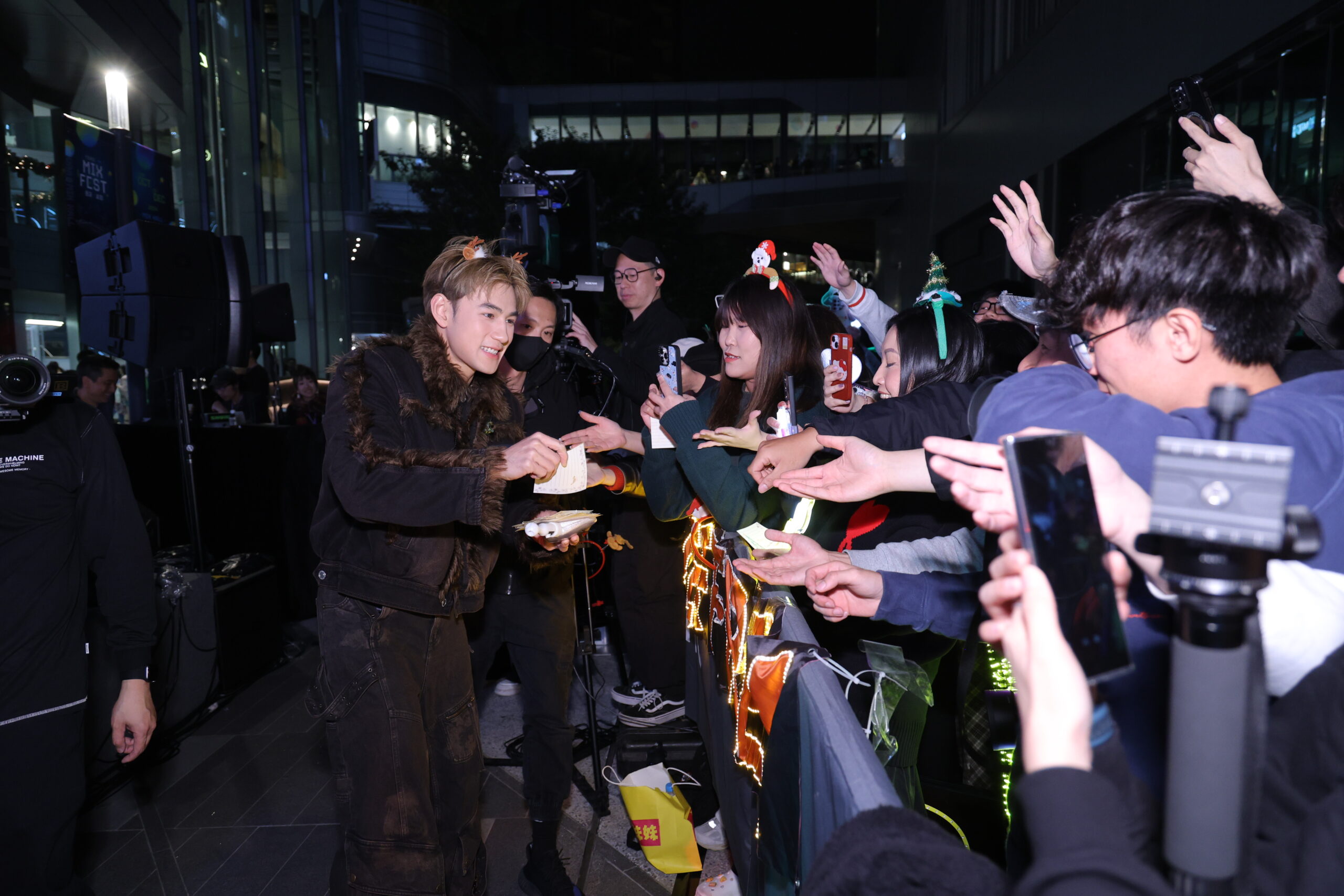 yoho-jingledreams聖誕玩樂舞台秀-魏浚笙-姚焯菲