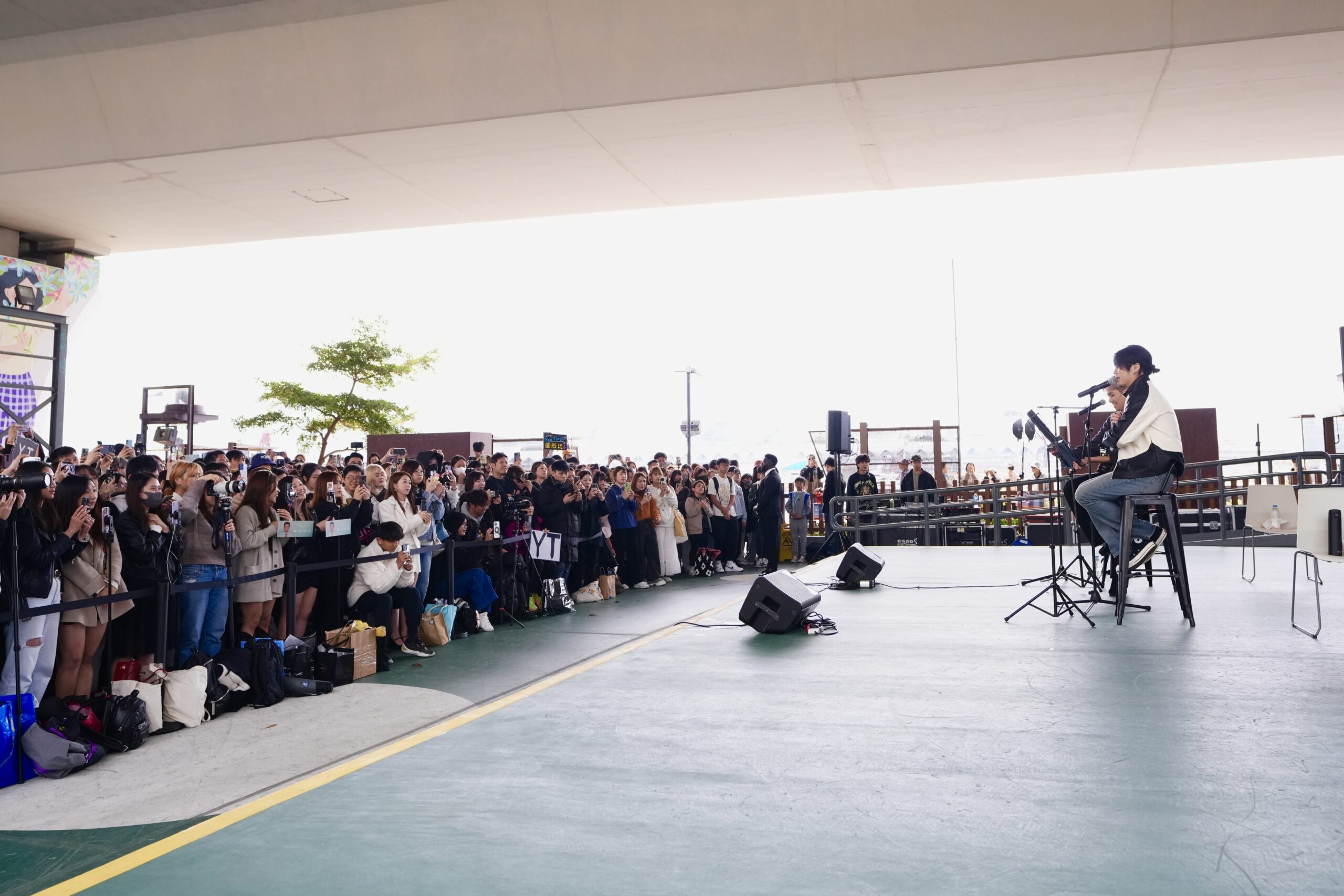 娛樂-周殷廷-觀塘busking-簽名會