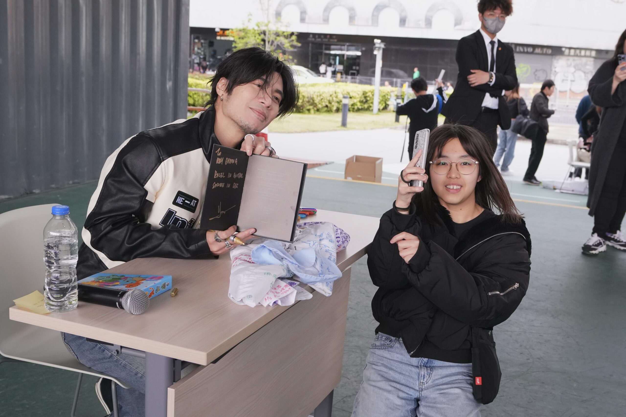 娛樂-周殷廷-觀塘busking-簽名會