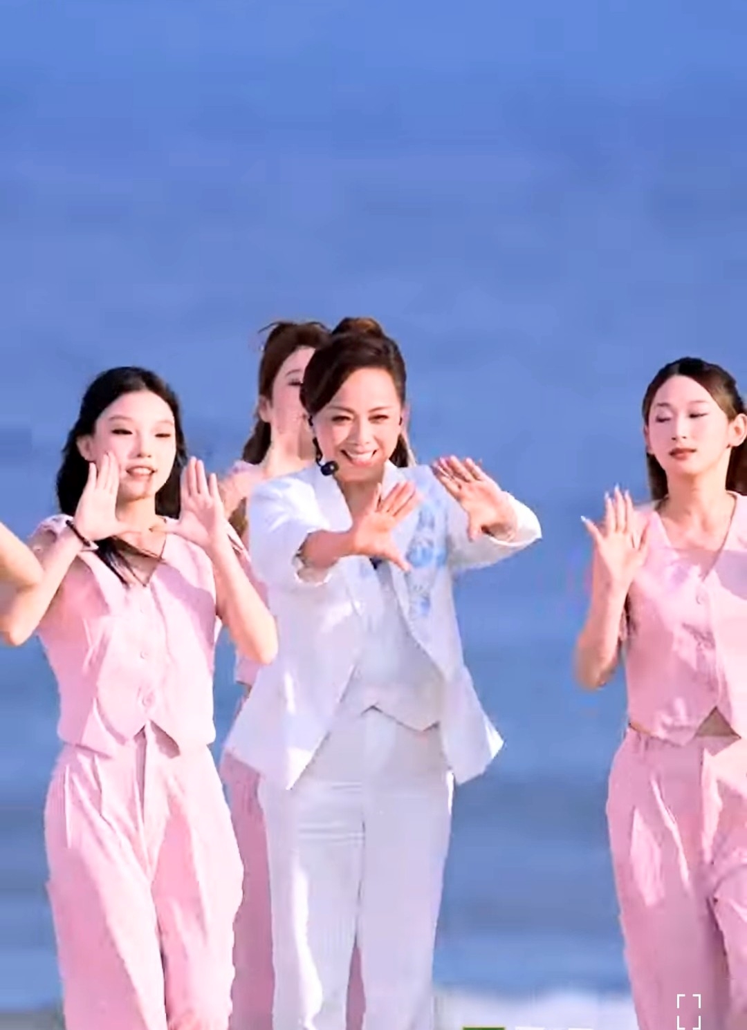 娛樂-鄧萃雯-乘風破浪的姐姐-組女團