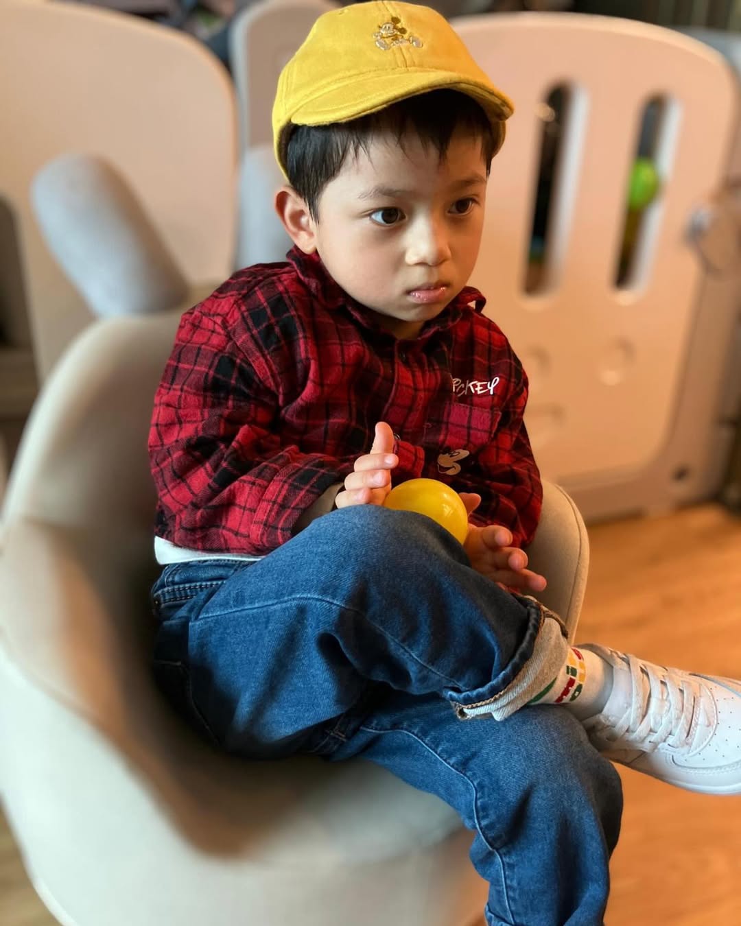 娛樂-何雁詩-天使囝囝asher-返學