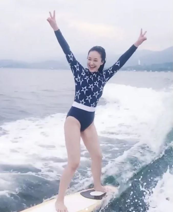 娛樂-陳庭欣-無繩滑浪wakesurf-狂扭纖腰