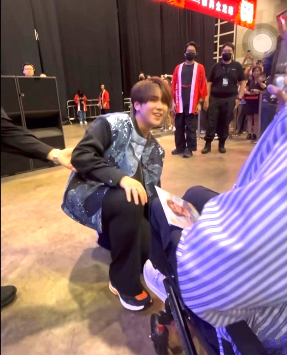 娛樂-miro見面祭-姜濤-單膝跪姜糖