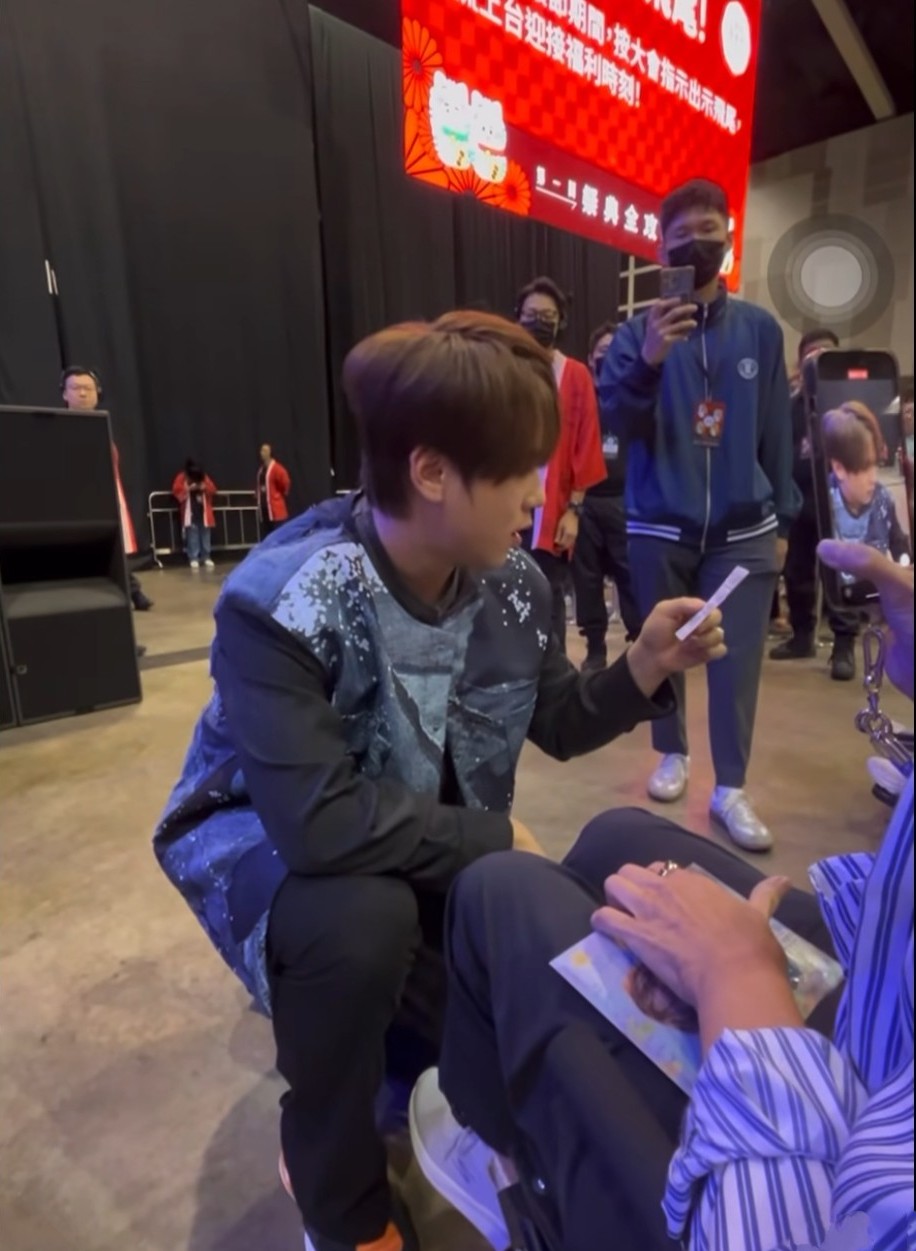 娛樂-miro見面祭-姜濤-單膝跪姜糖