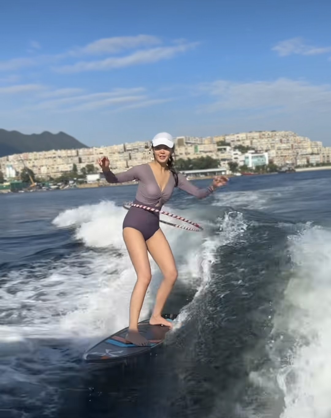 娛樂-陳庭欣-無繩滑浪wakesurf-狂扭纖腰