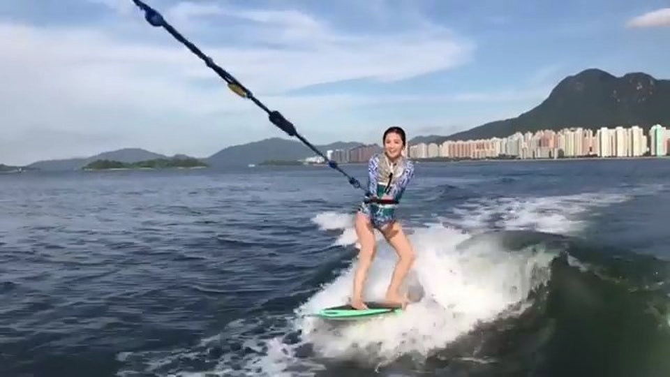 娛樂-陳庭欣-無繩滑浪wakesurf-狂扭纖腰