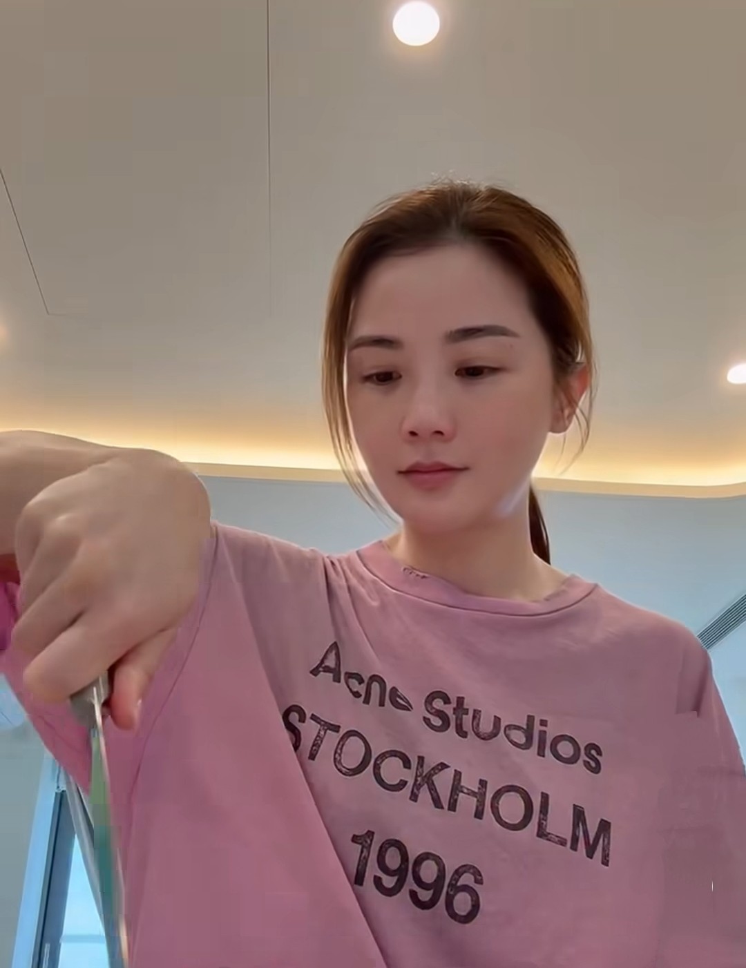 娛樂-阿sa蔡卓妍-素顏-下廚